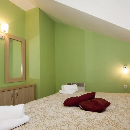 малина Hotel de apartamente 3*